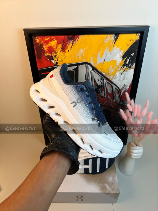 On Cloudtilt Midnight/Ice